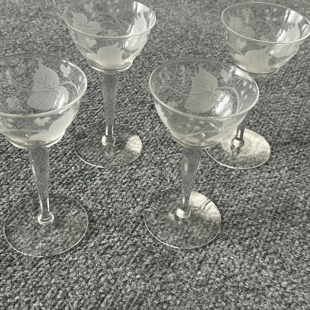 Set of 4 Vintage Etched Ivy Cordial Glasses Frosted‎ Liqueur Stems Vinatge